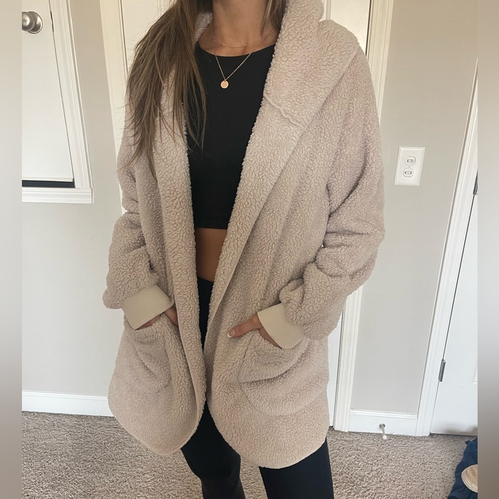 Oversized Sherpa cardigan with pockets and hood